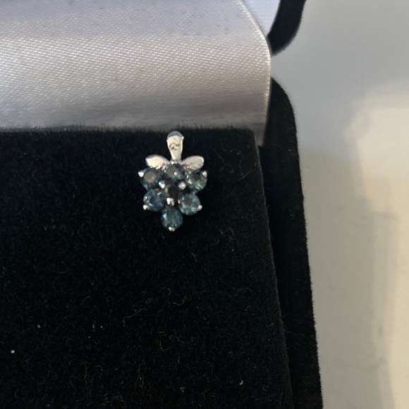 NIB genuine blue sapphires 925 sterling silver stud earrings Septemberbirthstone - Picture 10 of 13